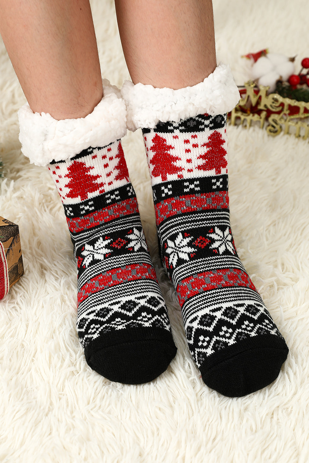Fiery Red Christmas Tree Pattern Thermal Socks