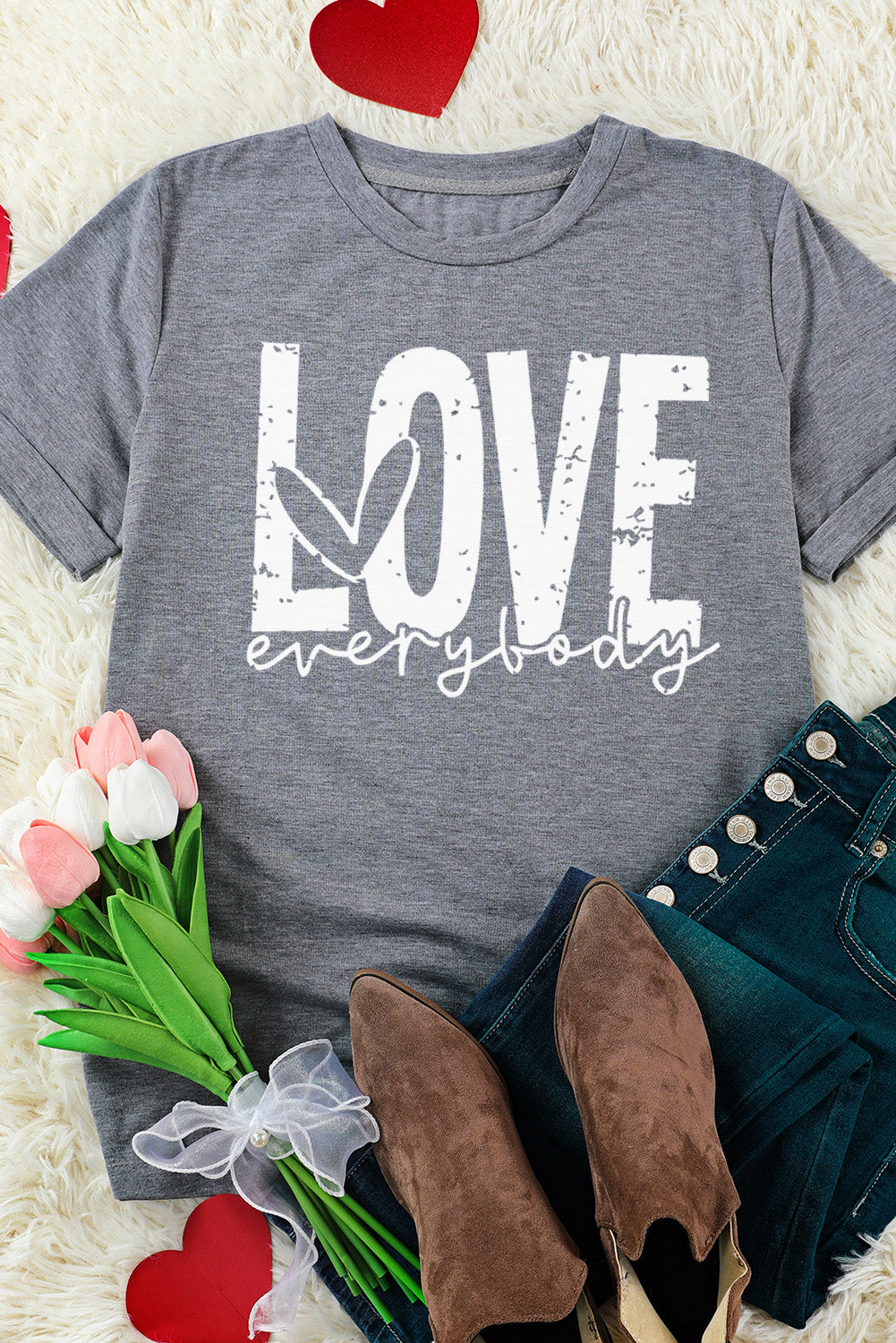 LOVE everybody Graphic T-shirt