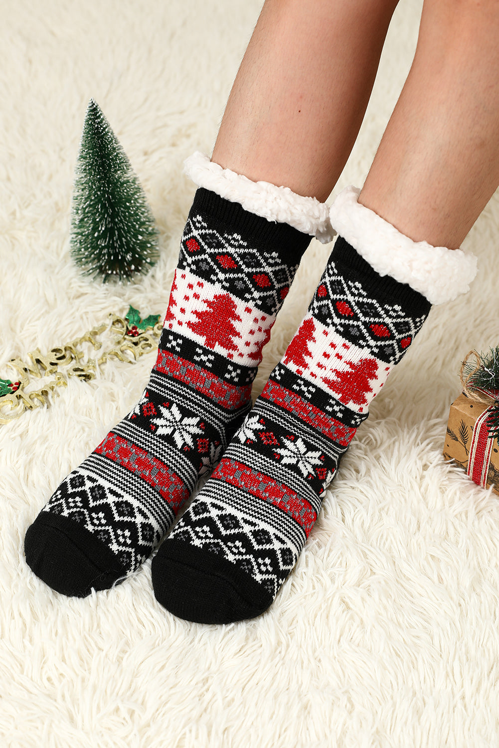 Fiery Red Christmas Tree Pattern Thermal Socks