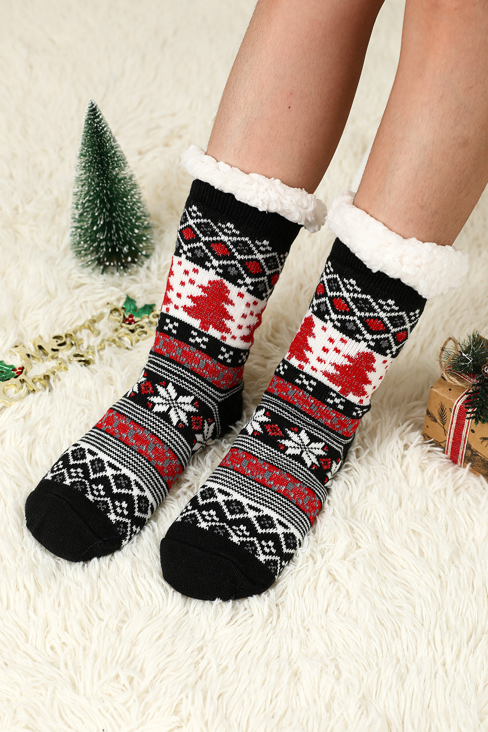 Fiery Red Christmas Tree Pattern Thermal Socks