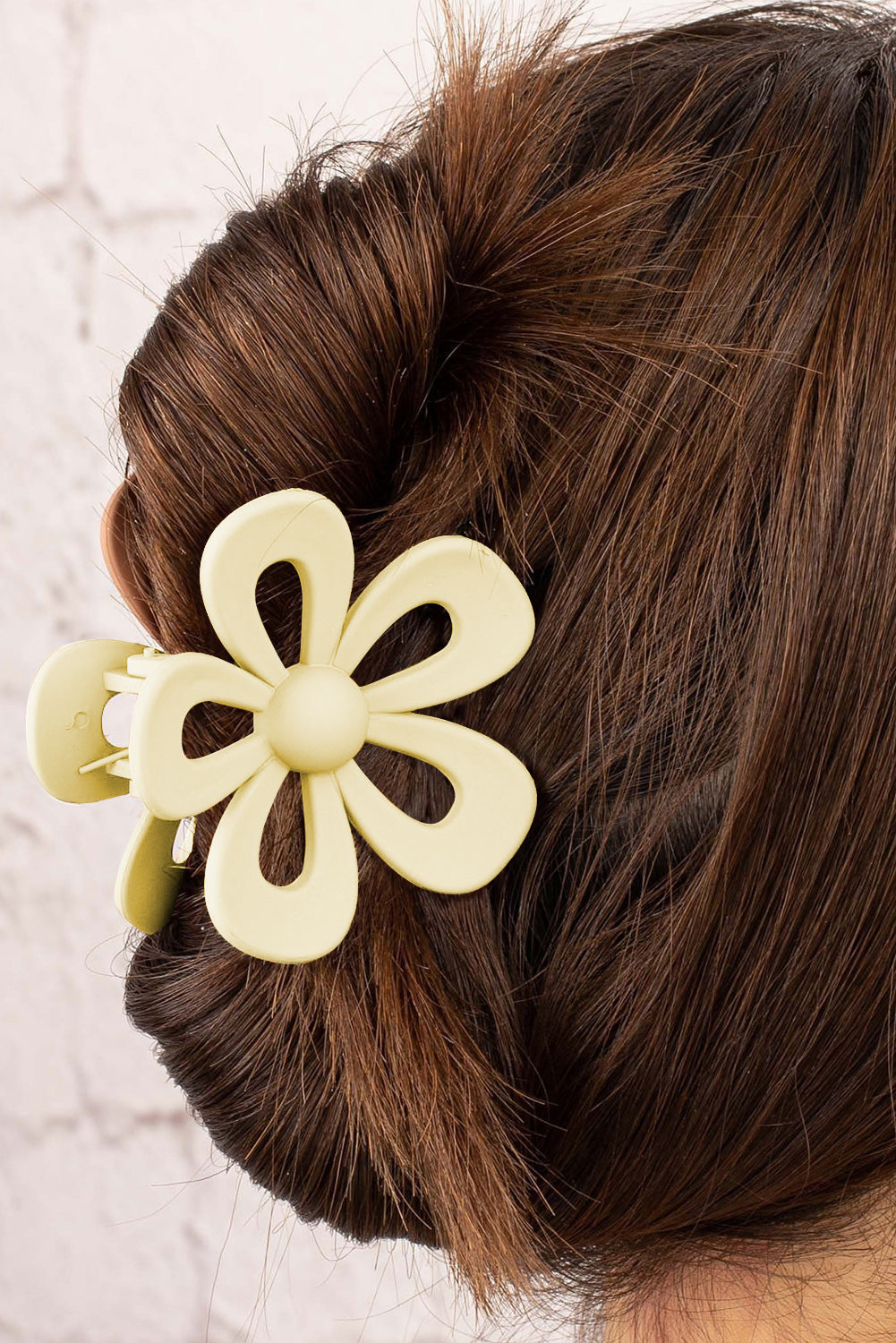 Light Pink Sweet Hollowed Flower Shape Claw Clip